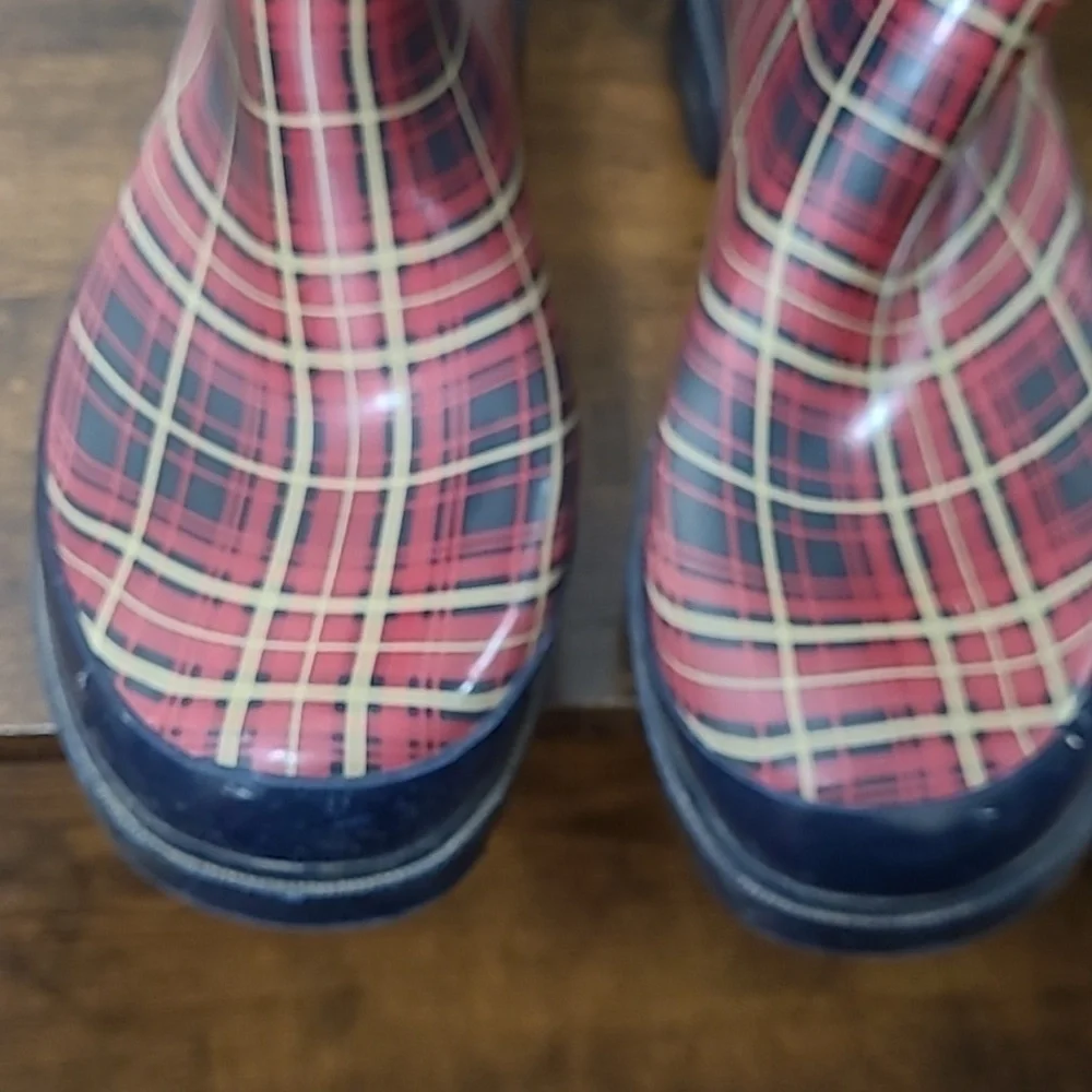 Bit & Bridle Red & Navy Blue Plaid Rain Boots with Navy Trim size 10